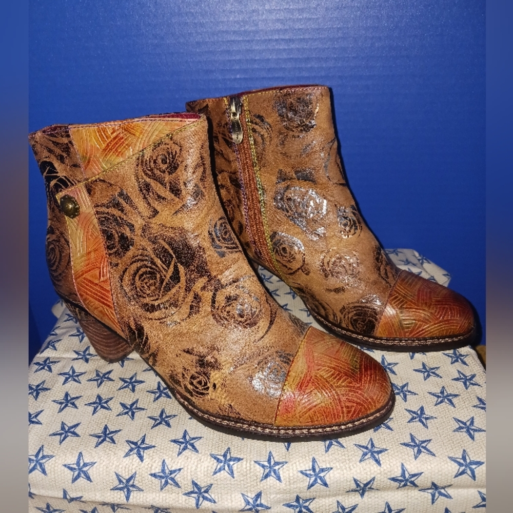 L'Artiste Waterlily Bootie 39 NWOT